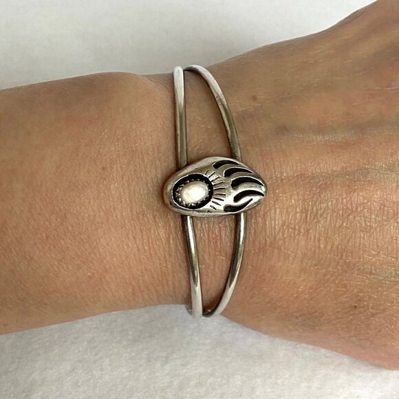 VTG Sterling Silver 925 Navajo Pink MOP Bear Paw Shadowbox Cuff Bracelet 6.5" - Picture 3 of 16